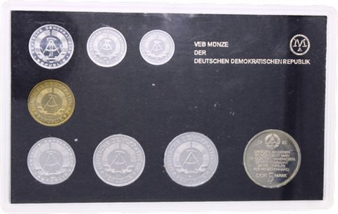 DDR-8,86 Mark-1985-Stgl-Kurs-Frauenkirche-Blister-RS